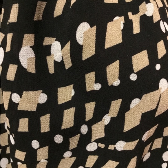 Lily Morgan Black and Beige Top with Silver Hardware - Picture 3 of 7